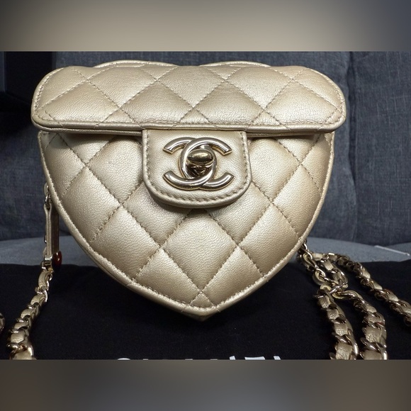 CHANEL mini heart flap bag lambskin crossbody - Picture 5 of 14
